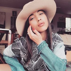 Meet your Posher, Liel